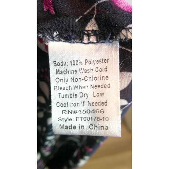 fun2fun Women's XXL Short Sleeve Navy Floral Blouse V-Neck pleated front - Picture 7 of 7